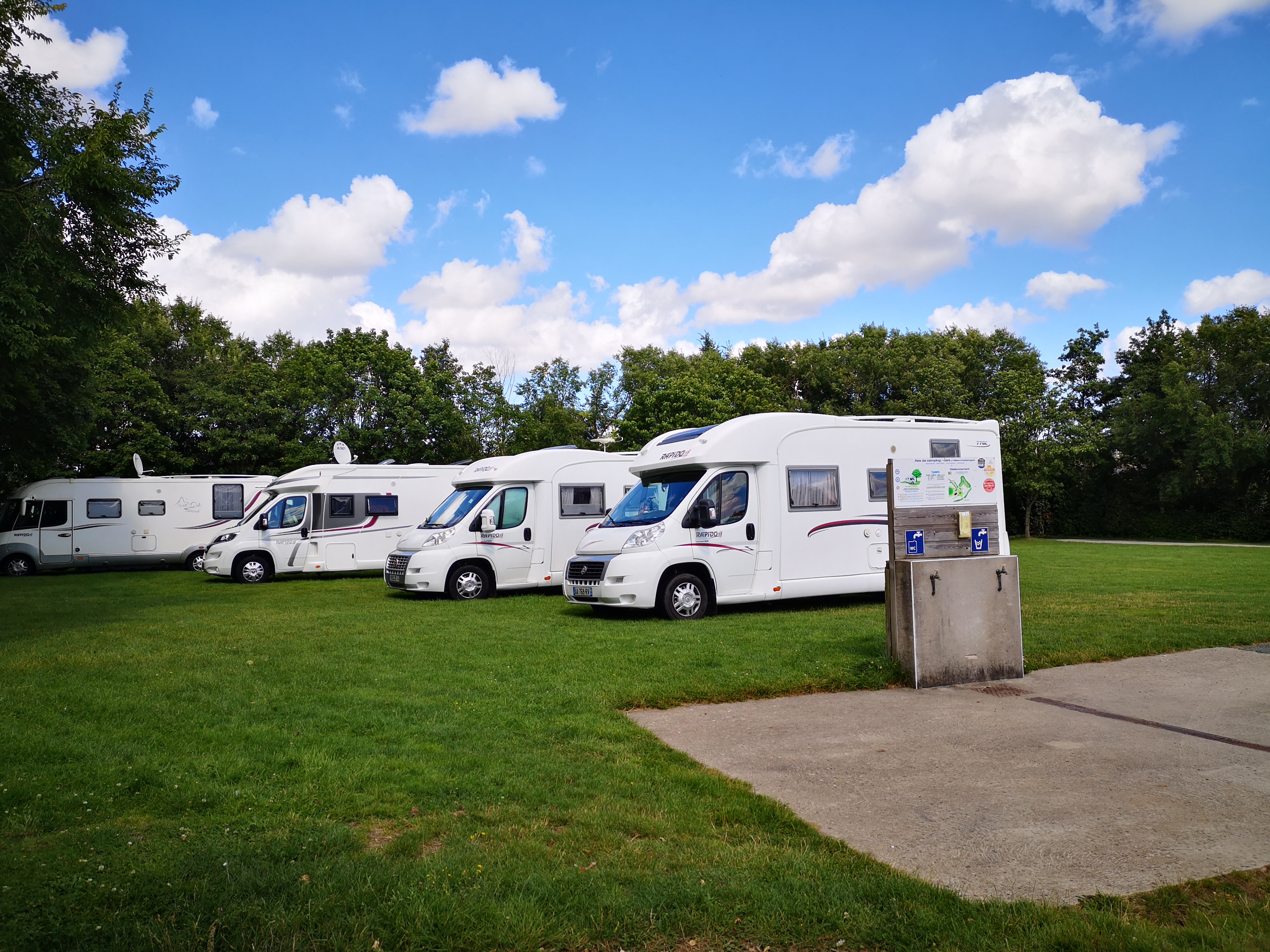Camping-cars : une aire de services